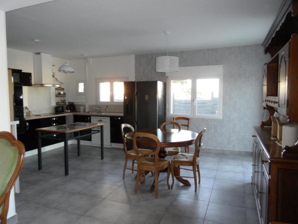 logement entre mer et montagne Roujan Extérieur photo