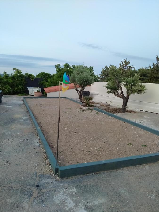 logement entre mer et montagne Roujan Extérieur photo