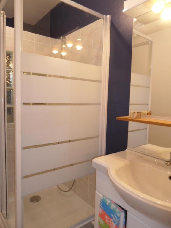 logement entre mer et montagne Roujan Extérieur photo